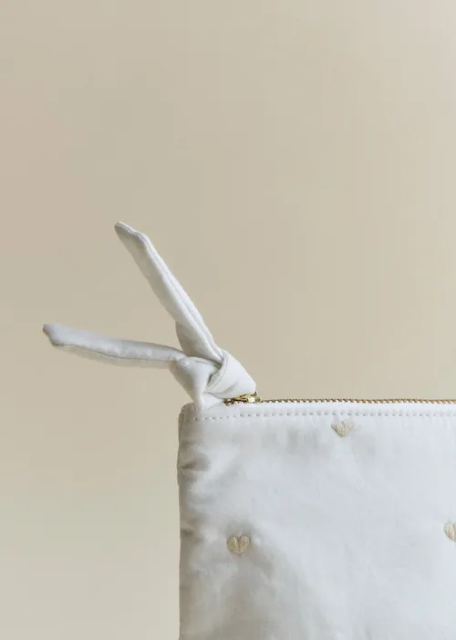 Trousse de toilette zippée - Blanc Broderie Coeur Beige — image 3