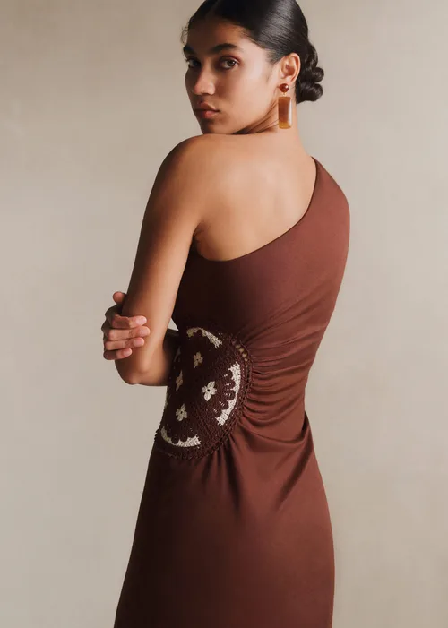 Robe Lua - Crochet crème Fond Chocolat — image 3