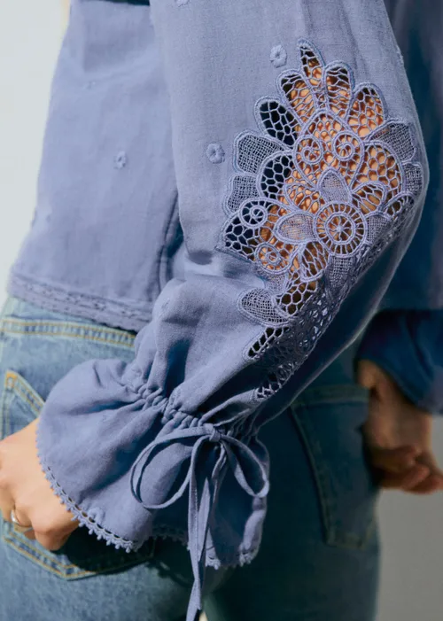 Chemise Akiraly - Broderie Unie Oeillet Bleu — image 3