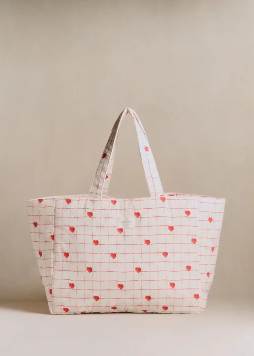 Broderie Coeurs Rouges