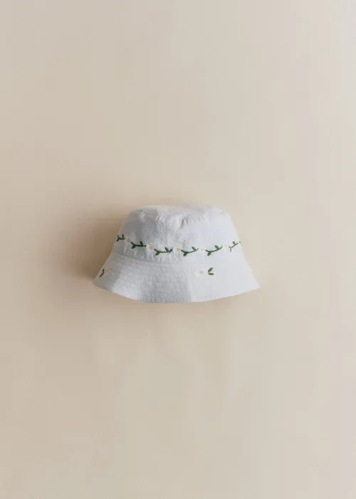 BOBY - Broderie Contrastée Marguerite Fond Bleu Ciel