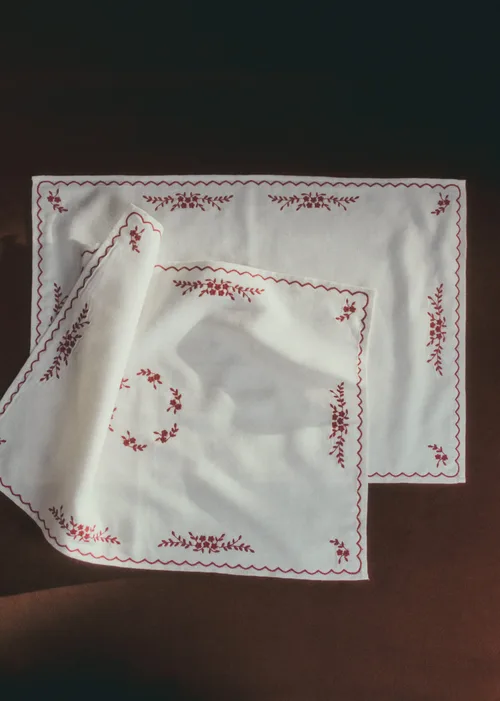 Sets de table - Brodés Primavera - Ecru et Framboise — image 4