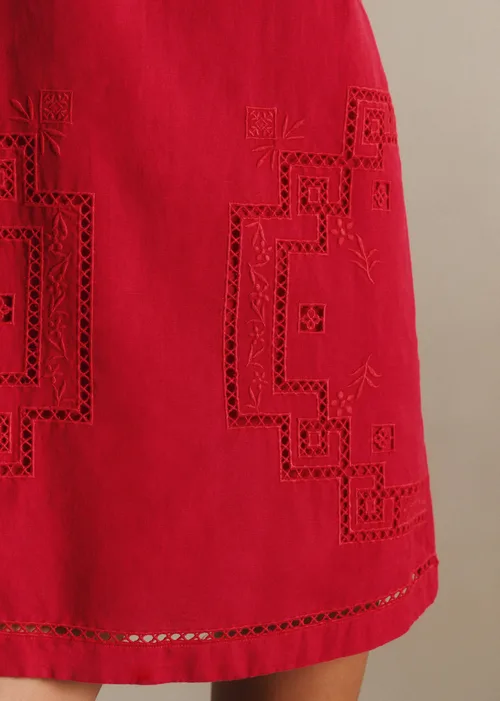 Robe Victoire - Broderie Placée Rouge — image 3