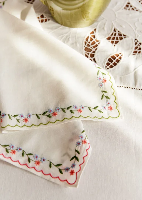 Set de 2 serviettes brodées - Les petites fleurs — image 3
