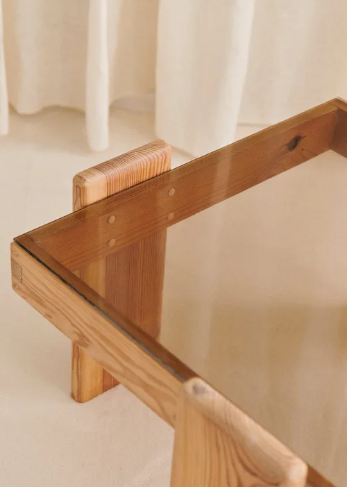 Table basse carrée vintage - Pin et verre fumé — image 4
