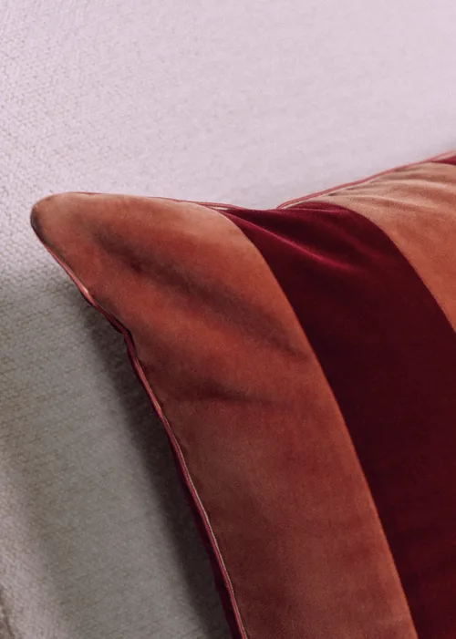 Coussin Rayures Velours - Grand modèle - Blush et Bordeaux — image 3