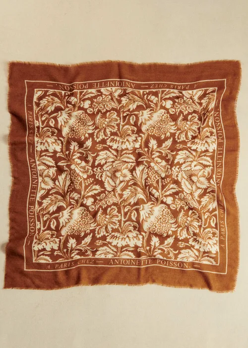 Foulard Maryse - Sézane x Antoinette Poisson - Grand Pavots Fond Café — image 5