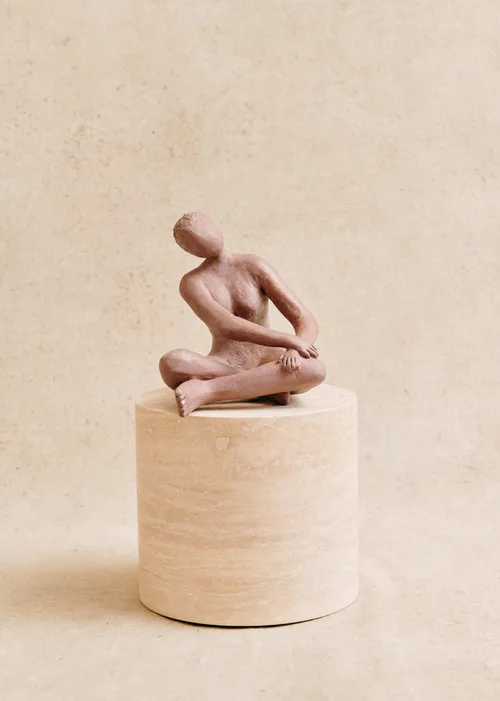 Sculpture Guénolée Courcoux - La Femme grand modèle - Terracotta — image 3