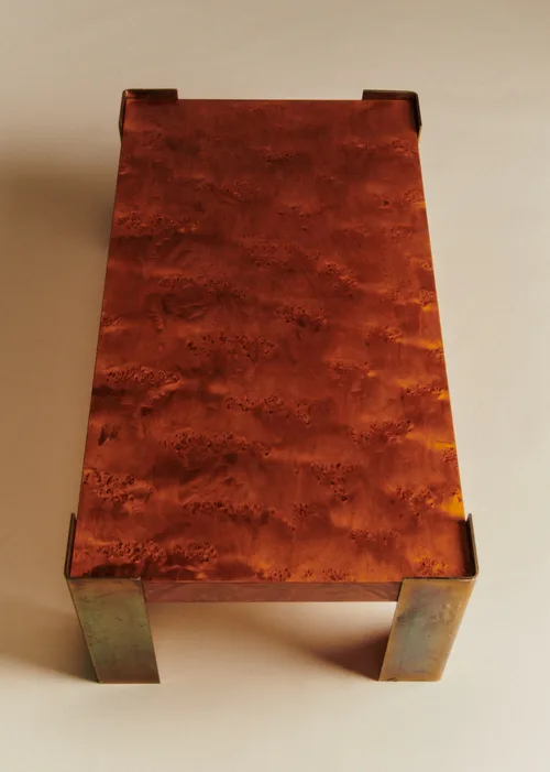 Table basse vintage en loupe d'orme et piètement en laiton - Loupe d'orme — image 4