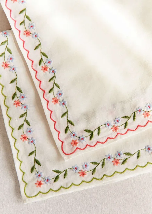 Set de 2 serviettes brodées - Les petites fleurs — image 4