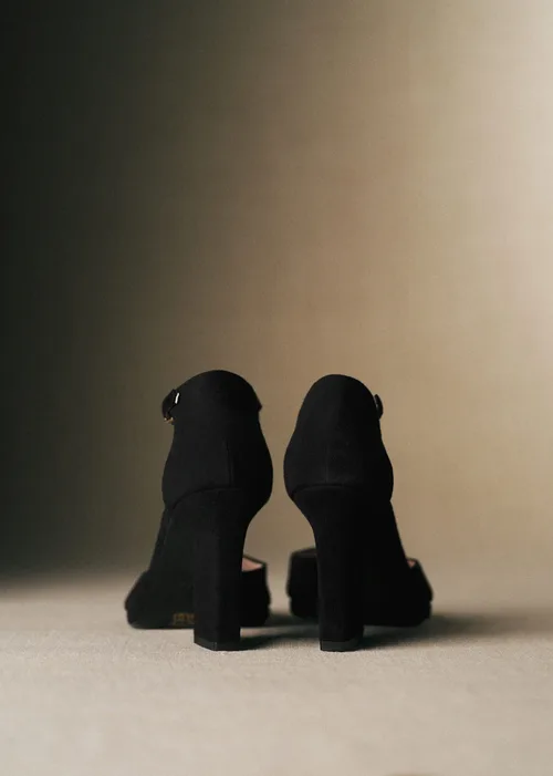 Sandales Hugo - CFM Souliers x Editions Sézane - Velours Noir — image 5