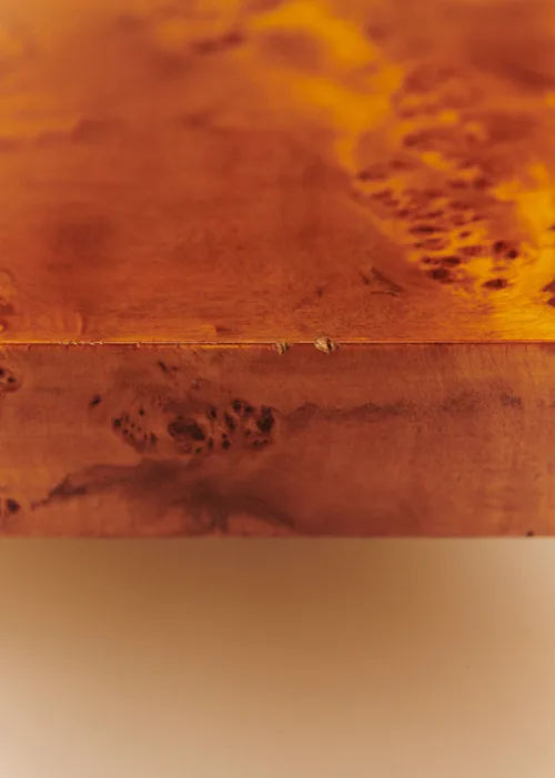 Table basse vintage en loupe d'orme et piètement en laiton - Loupe d'orme — image 3