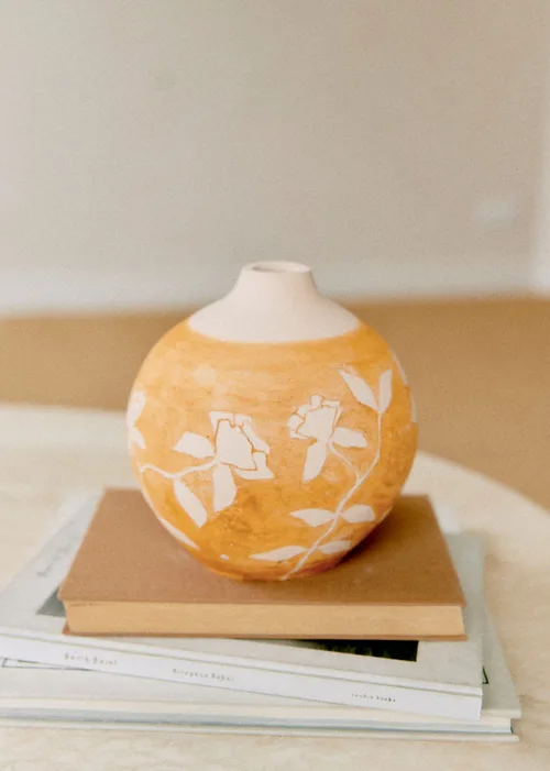 Poterie décorée petit modèle - Maia Bunge - Jardin secret ocre — image 5