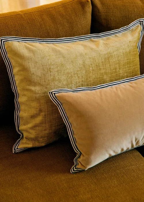 Coussin Velours Édition - Petit modèle - Beige — image 4