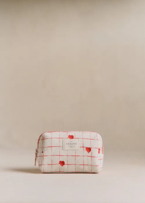 Broderie Coeurs Rouges