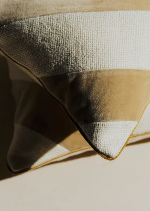 Coussin Toile Lin et Velours - Petit modèle - Beige — image 4