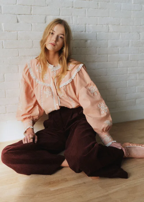 Chemise Orla - Sézane x SEA NY - Broderie Contrastée Écru Fond Rose Pastel — image 3