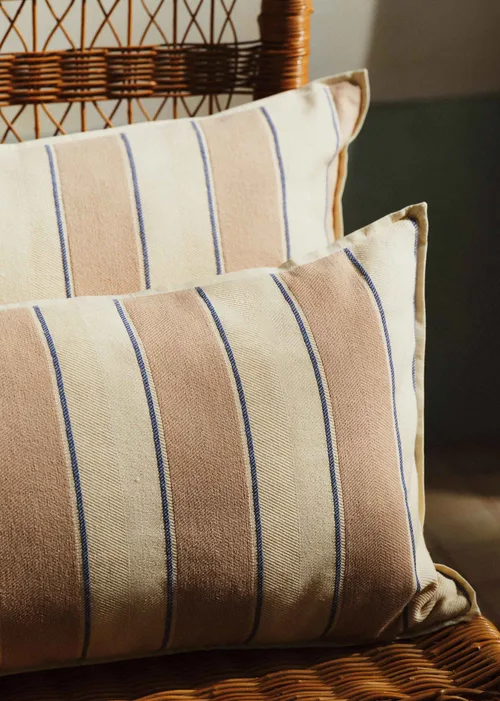 Coussin Tissé Rayures - Grand modèle - Beige et Bleu — image 4