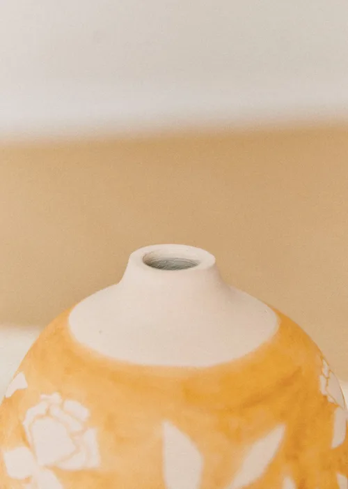 Poterie décorée petit modèle - Maia Bunge - Jardin secret ocre — image 3