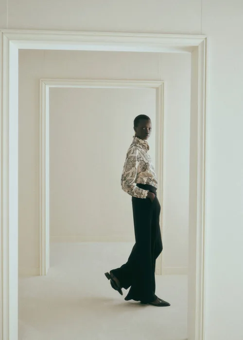 Chemise Cendrine - Broderie Contrastée Fleur Noir Fond Écru — image 3