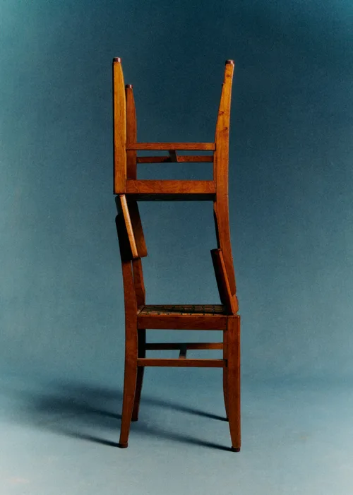 Paire de chaises dans le goût de Pierre Cruège en chêne vernis et rotin tressé années 50 - Chêne — image 7