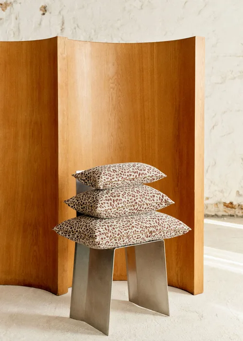 Coussin Jacquard - Petit modèle - Léopard Écru et Café — image 4