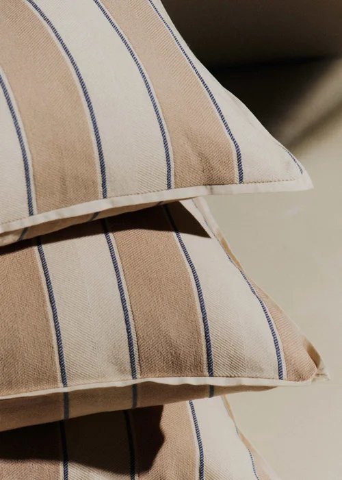 Coussin Tissé Rayures - Grand modèle - Beige et Bleu — image 3