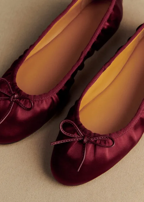 Bordeaux Satin Plisse