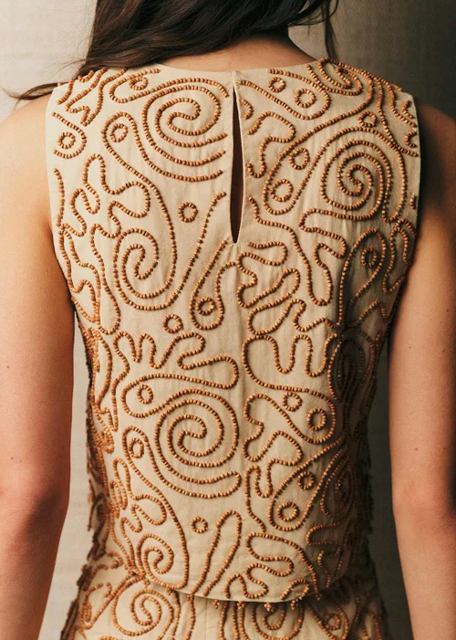 Blouse Asmina - Broderie Contrastée Perle Ocre Fond Paille — image 3