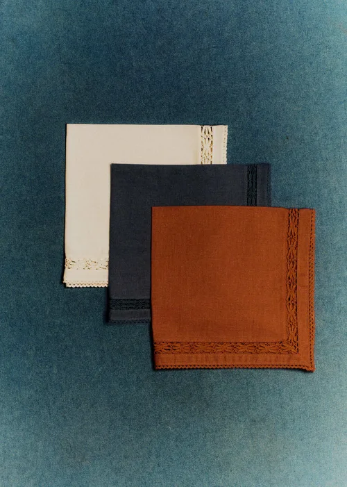 Set de 2 serviettes brodées - Bleu uni — image 3