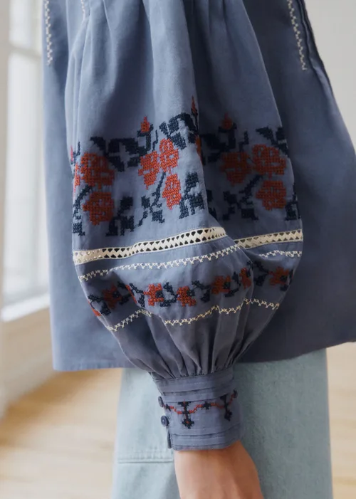 Blouse Eugenia - Sézane x SEA NY - Broderie Contrastée Brique Fond Marine — image 3