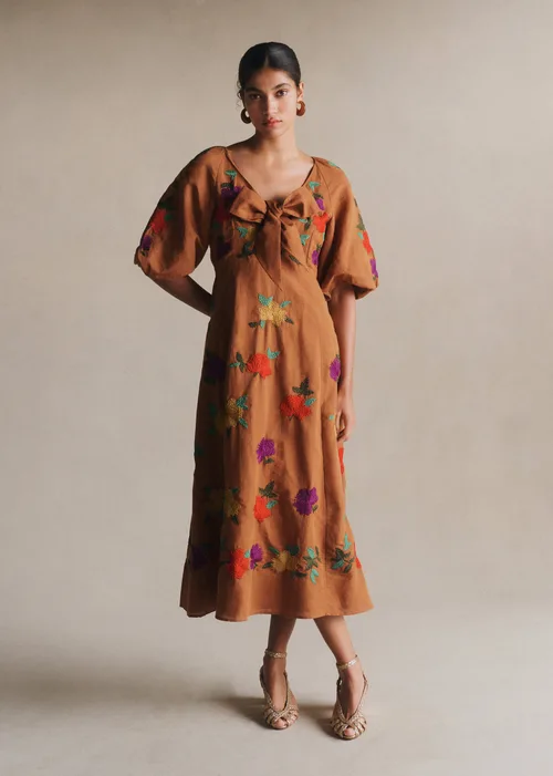 Robe Alma - Broderie Placée 70's Fond Marron — image 3