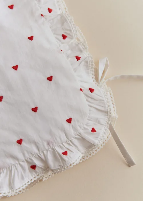 Bavoir Leia - Motif blanc / Broderies Rouges — image 5