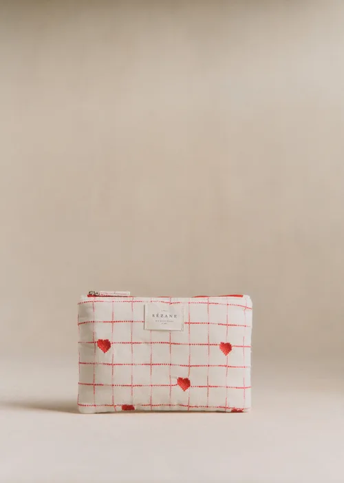 Broderie Coeurs Rouges