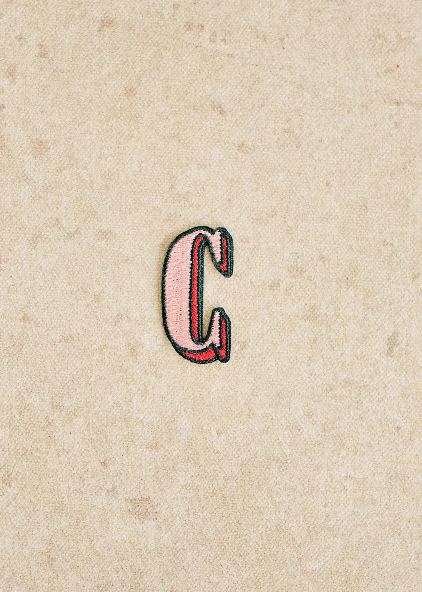 Ecusson Rose - Lettre C - Rose