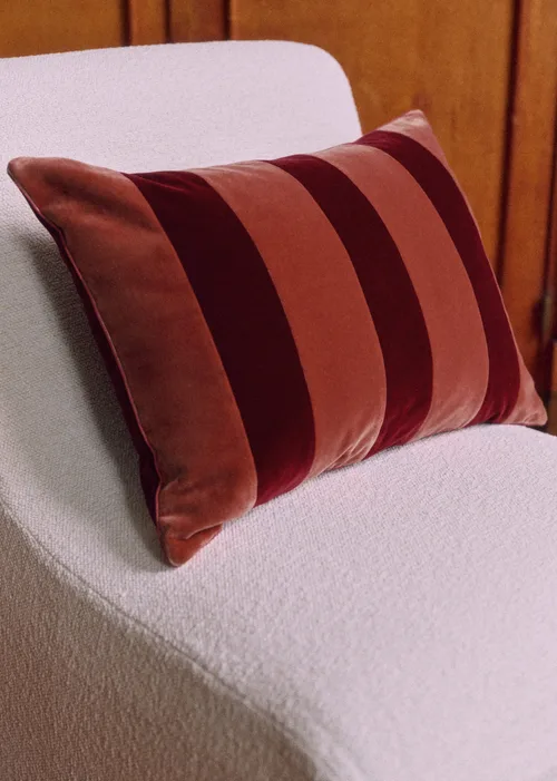 Coussin Rayures Velours - Grand modèle - Blush et Bordeaux — image 4