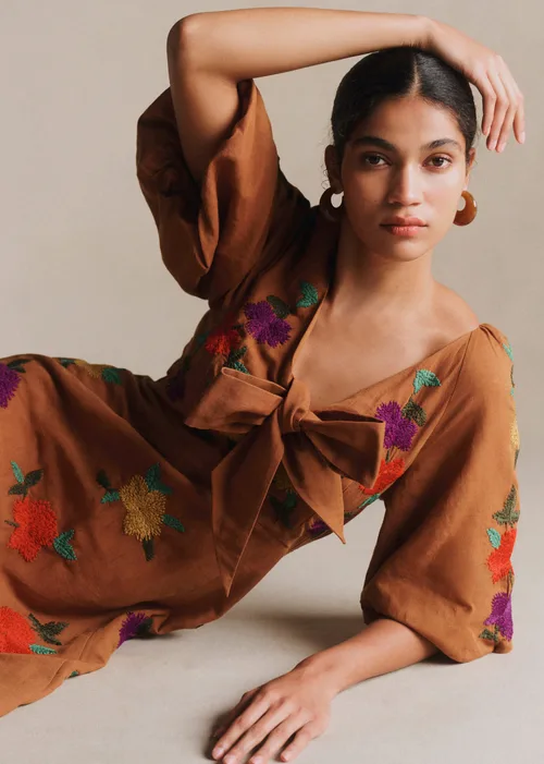 Robe Alma - Broderie Placée 70's Fond Marron