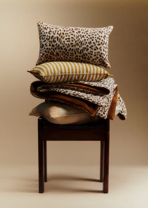 Coussin Jacquard - Petit modèle - Léopard Écru et Café — image 3
