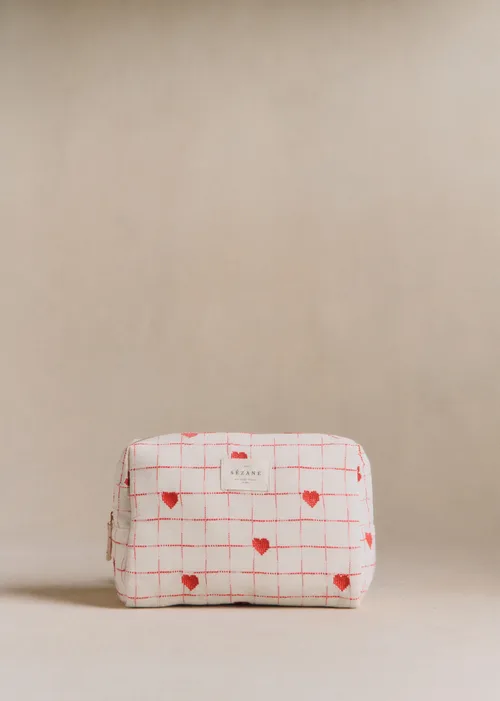 Broderie Coeurs Rouges