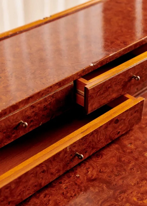 Ensemble de chambre vintage en loupe d'orme : commode et paire de chevets - Loupe d'orme — image 3