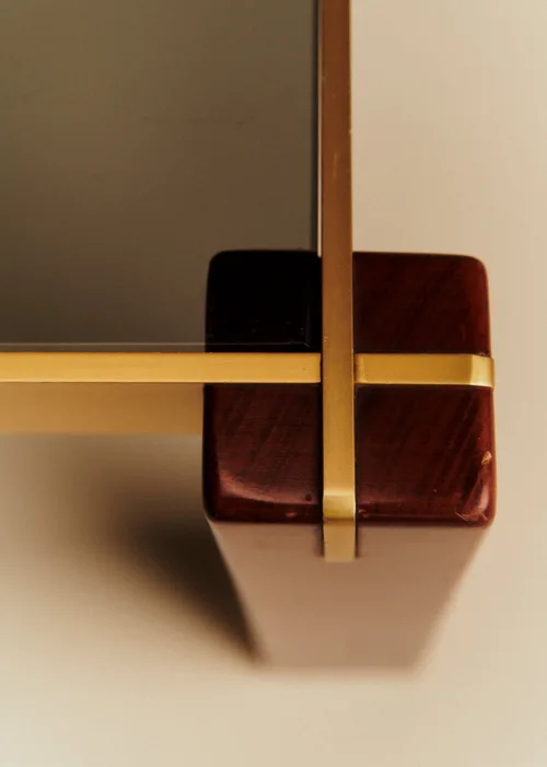 Table basse vintage carrée laiton, bois et verre fumé - Laiton et Bois — image 4