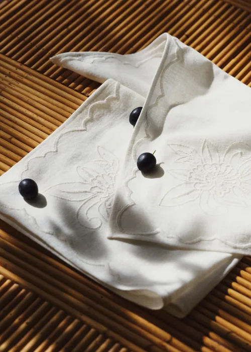 Set de 2 serviettes brodées - Dimanche au Jardin - Écru — image 3