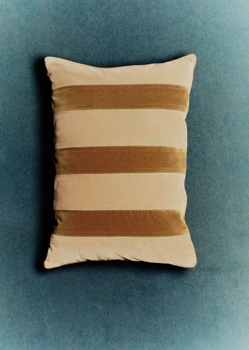 Coussin Rayures Velours - Grand modèle - Beige et Caramel — image 6