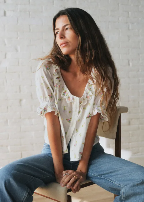 Chemise Kerinne - Broderie Contrastée Romance Rose Fond Écru — image 3