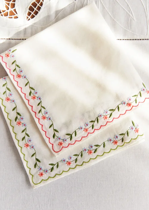 Set de 2 serviettes brodées - Les petites fleurs — image 2