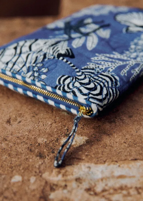 Pochette plage multi-usage - Sézane x Inoui Editions - Imprimé Coquillages Bleu — image 3