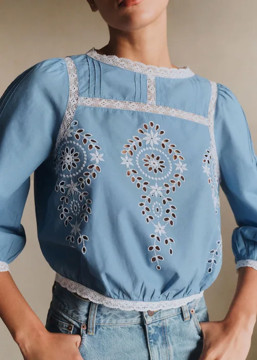 Blouse Enea - Broderie Contrastée Écru Fond Chambray — image 3