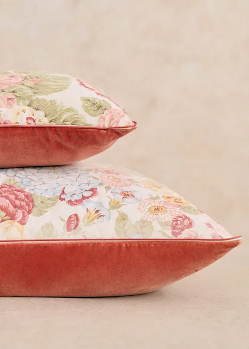 Coussin vintage velours blush - Très grand modèle - Imprimé composition florale — image 3