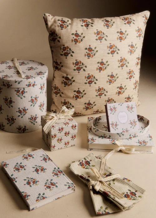 Set de 2 serviettes - Sézane x Antoinette Poisson - Imprimé Boutonnières — image 3