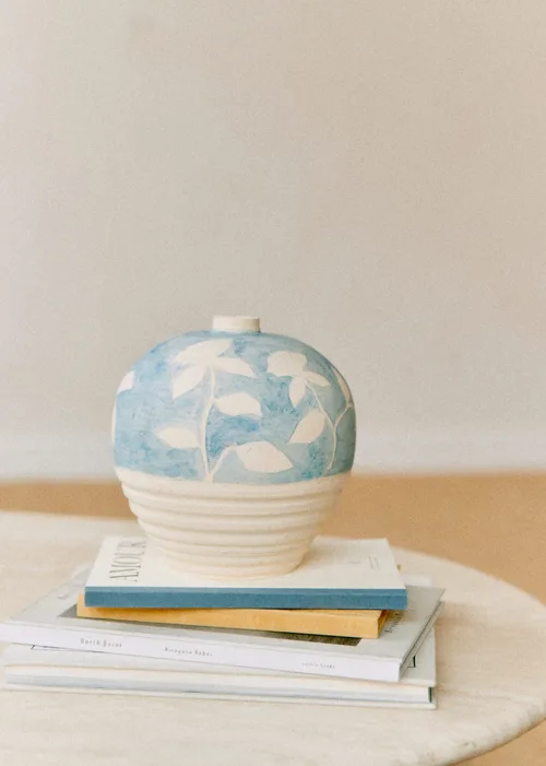 Poterie décorée petit modèle - Maia Bunge - Jardin secret bleu — image 3